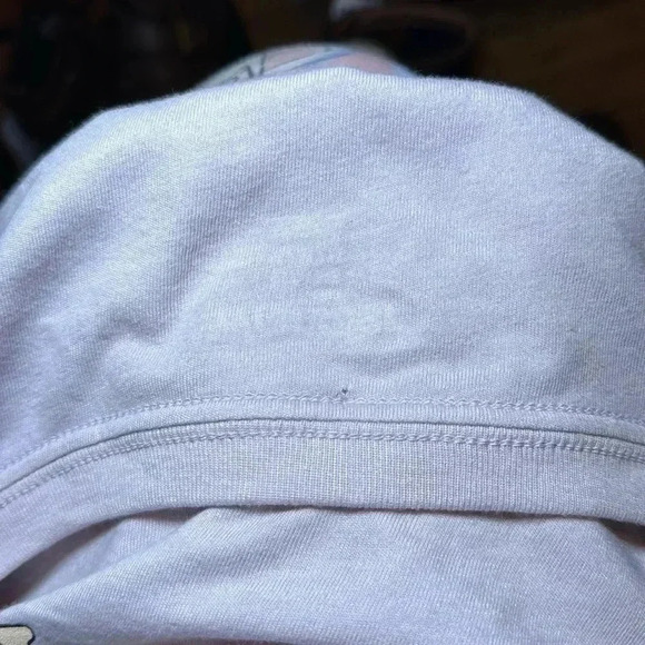 WRANGLER TOP SZ M GRAPHIC NWT WITH FLAW DUE TO TAG! See picture lavender - Picture 6 of 7